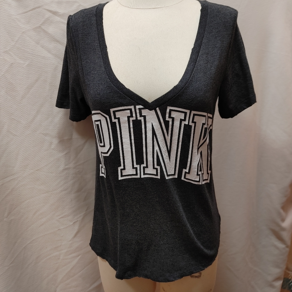 PINK brand logo tee size small